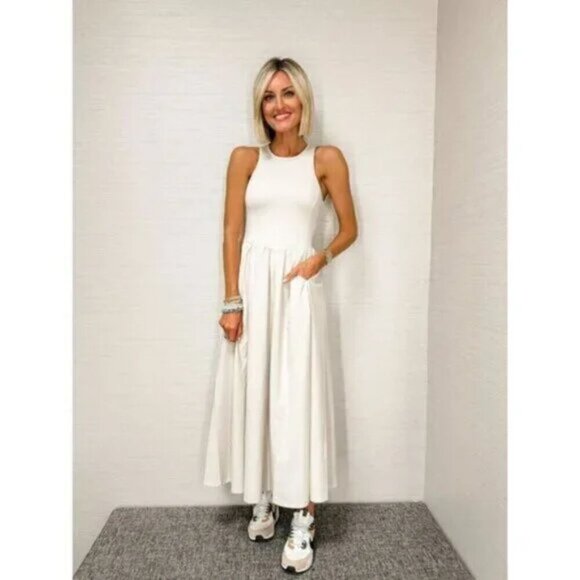 Elegant White Sleeveless Dress - Picture 13 of 16